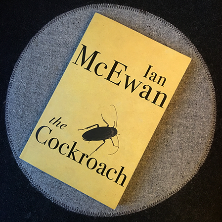 omslag för cockroach av ian mcewan